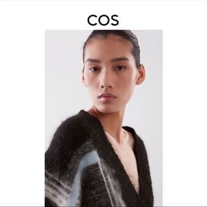 COS Oversized Checked V-Neck Sweater